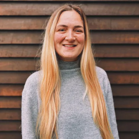 Woman with long blonde hair - DDSL